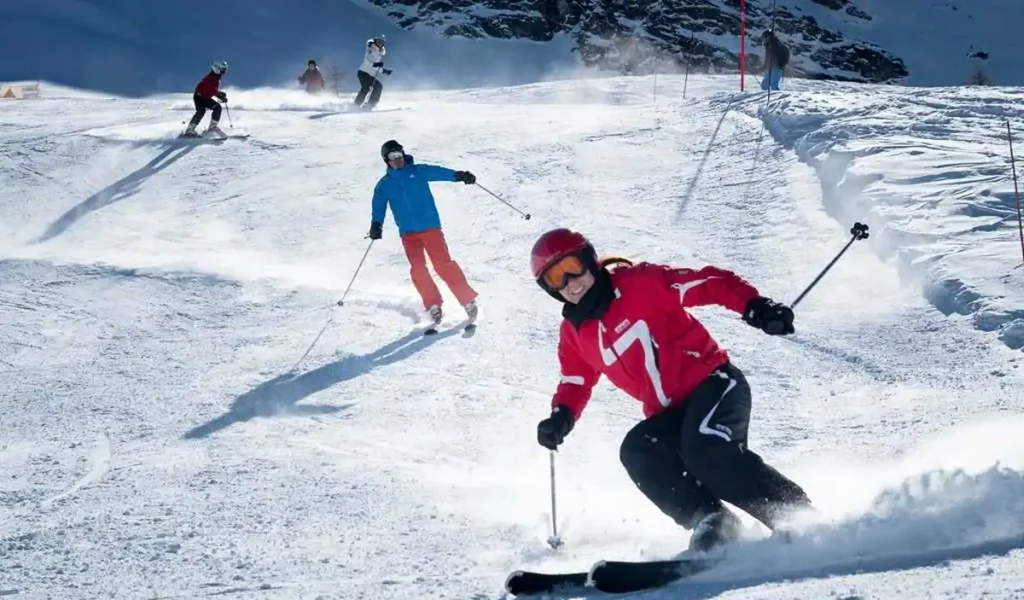Manali Winter Wonders: Embark on 5 Unforgettable Adventures in Enchanting Manali! 2 Skiing in Solang Valley
