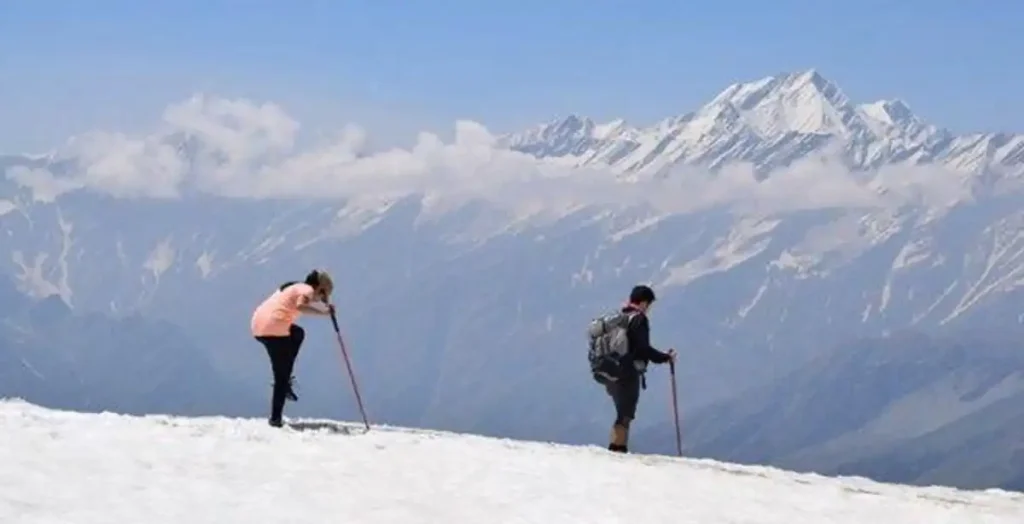 Manali Winter Wonders: Embark on 5 Unforgettable Adventures in Enchanting Manali! 4 Snowshoeing in Hamta Valley