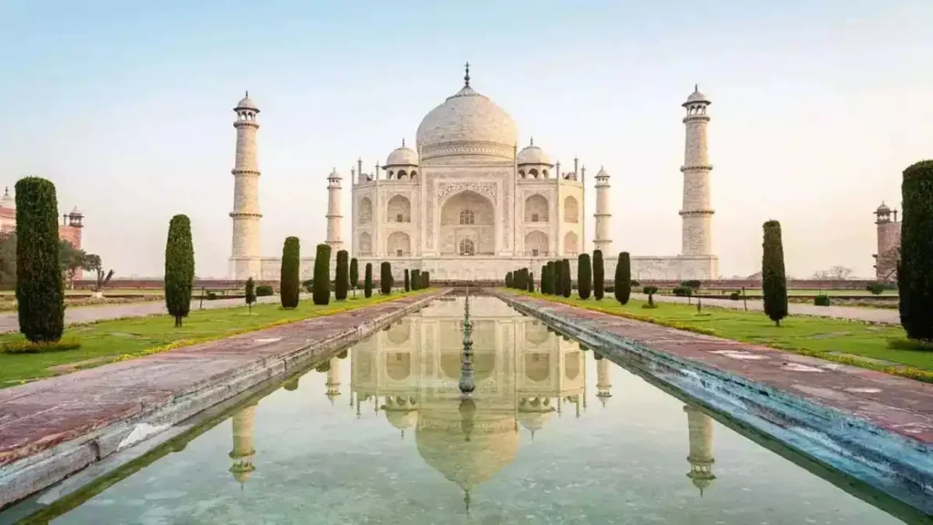 5 Beautiful Getaways Just a Stone's Throw from Delhi 3 Taj Mahal
