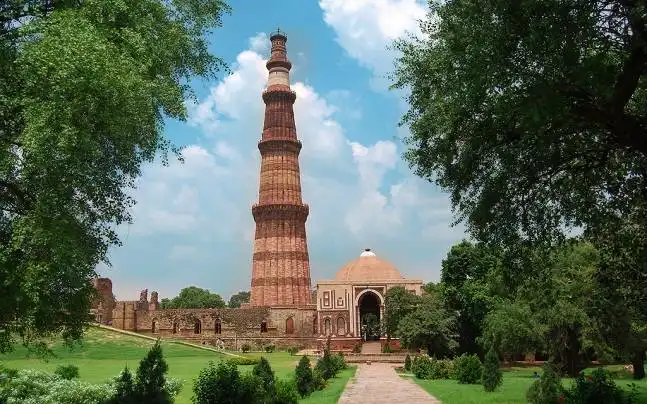 10 Best Places to Visit in Delhi | Delhi Tour 4 Best Places to Visit in Delhi